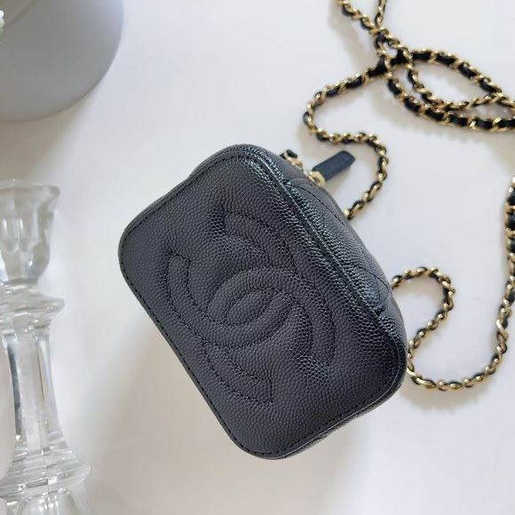 CHANEL Caviar Mini Vanity Case With Gold Chain - Picture 4 of 7